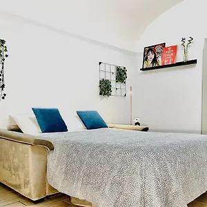https://n51-apartment-naples.hotels-amalfi.com