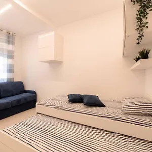 https://new-loft-free-parking-100-mt-dal-mare.riccione-hotels.org